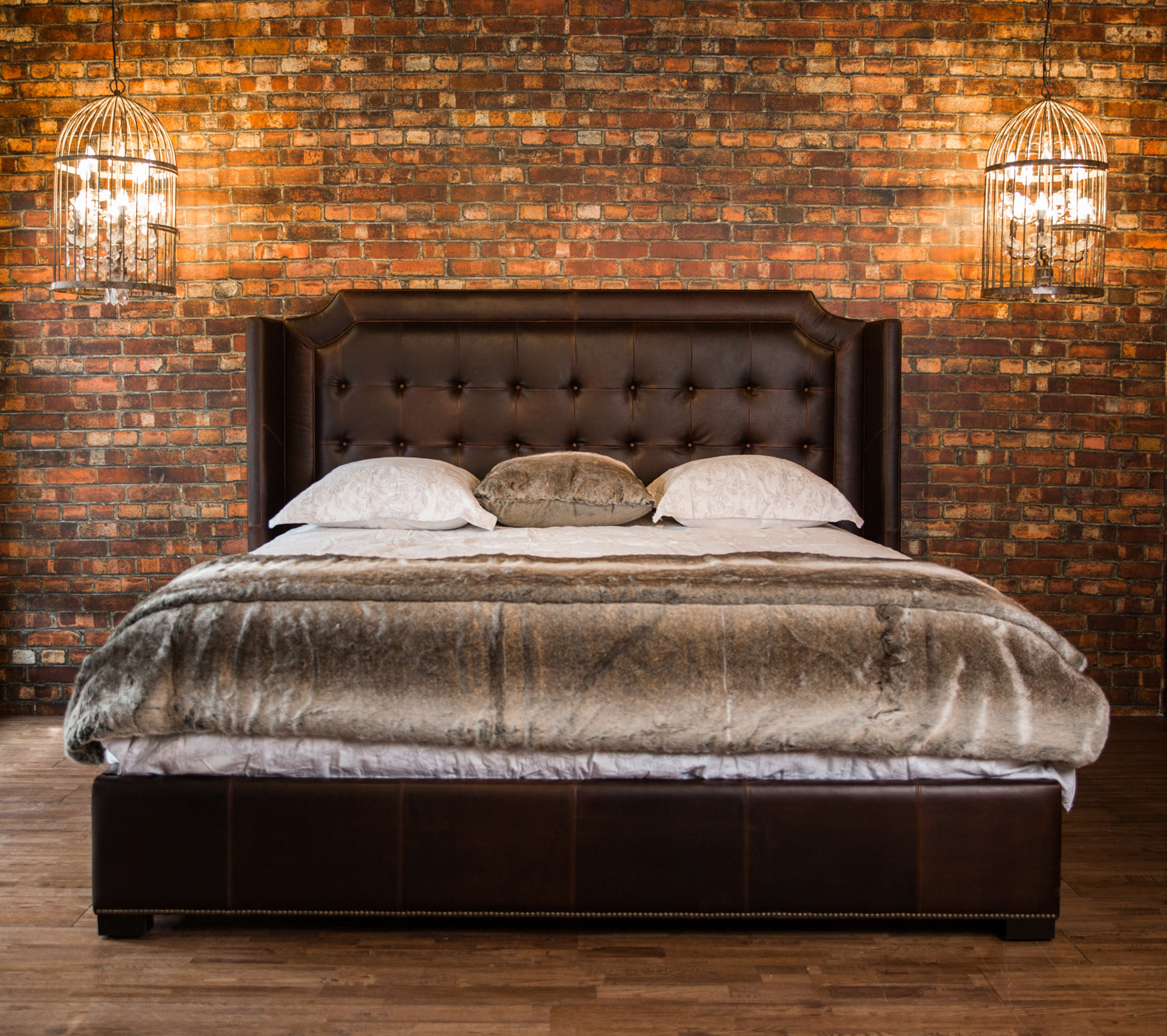 BARONESS LEATHER BED WITH WINGS