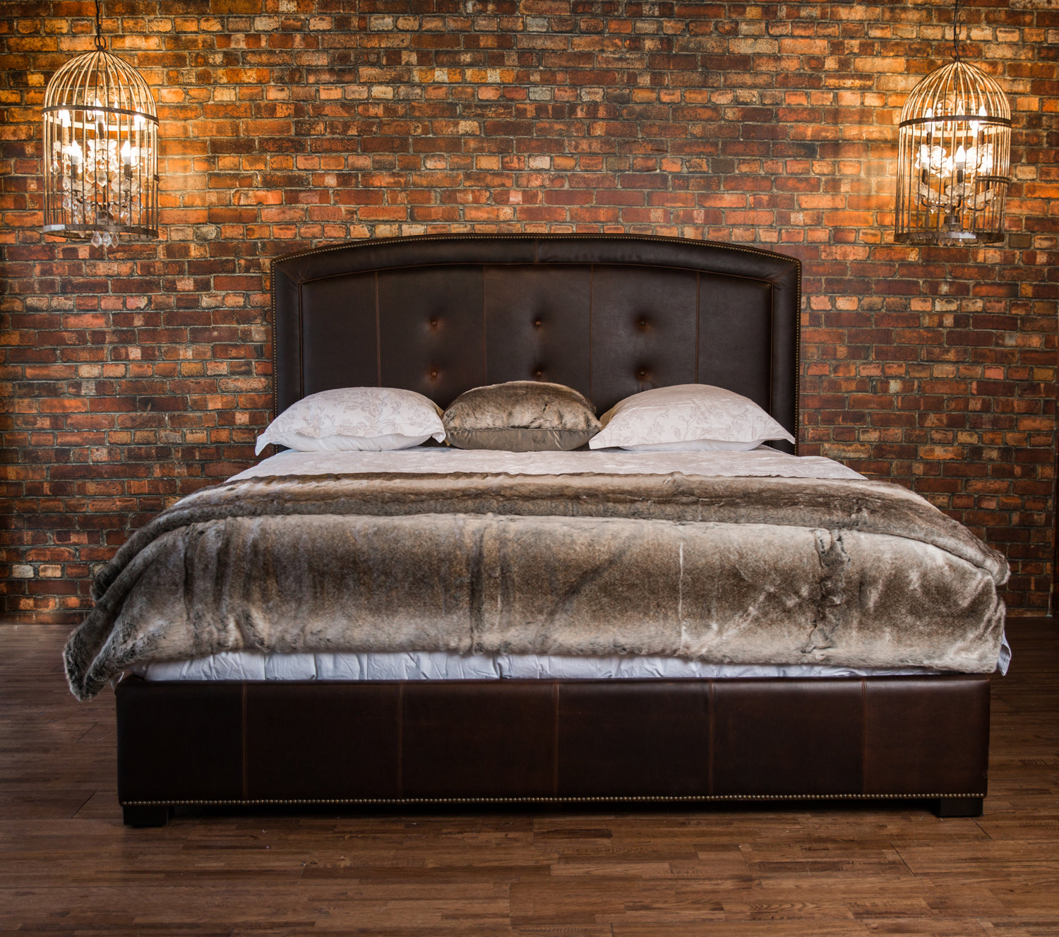 CAMELOT LEATHER BED