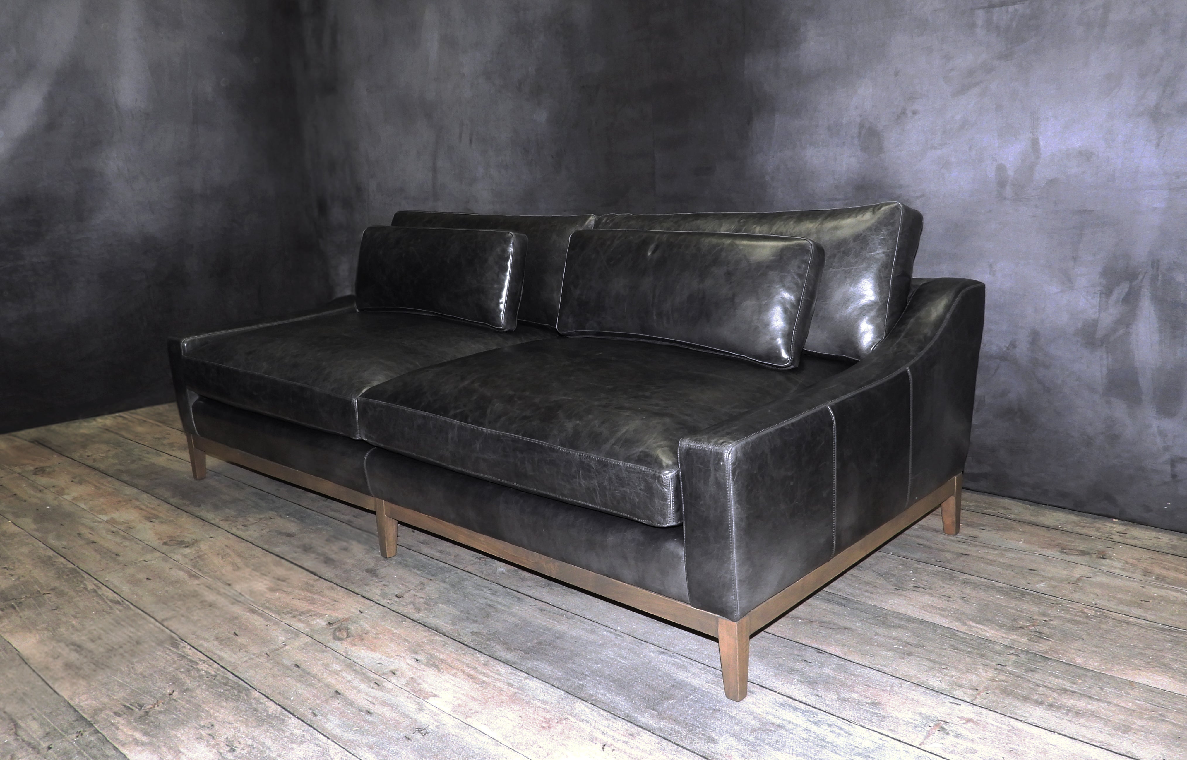 ITALIA SLOPE MODERN LEATHER SOFA