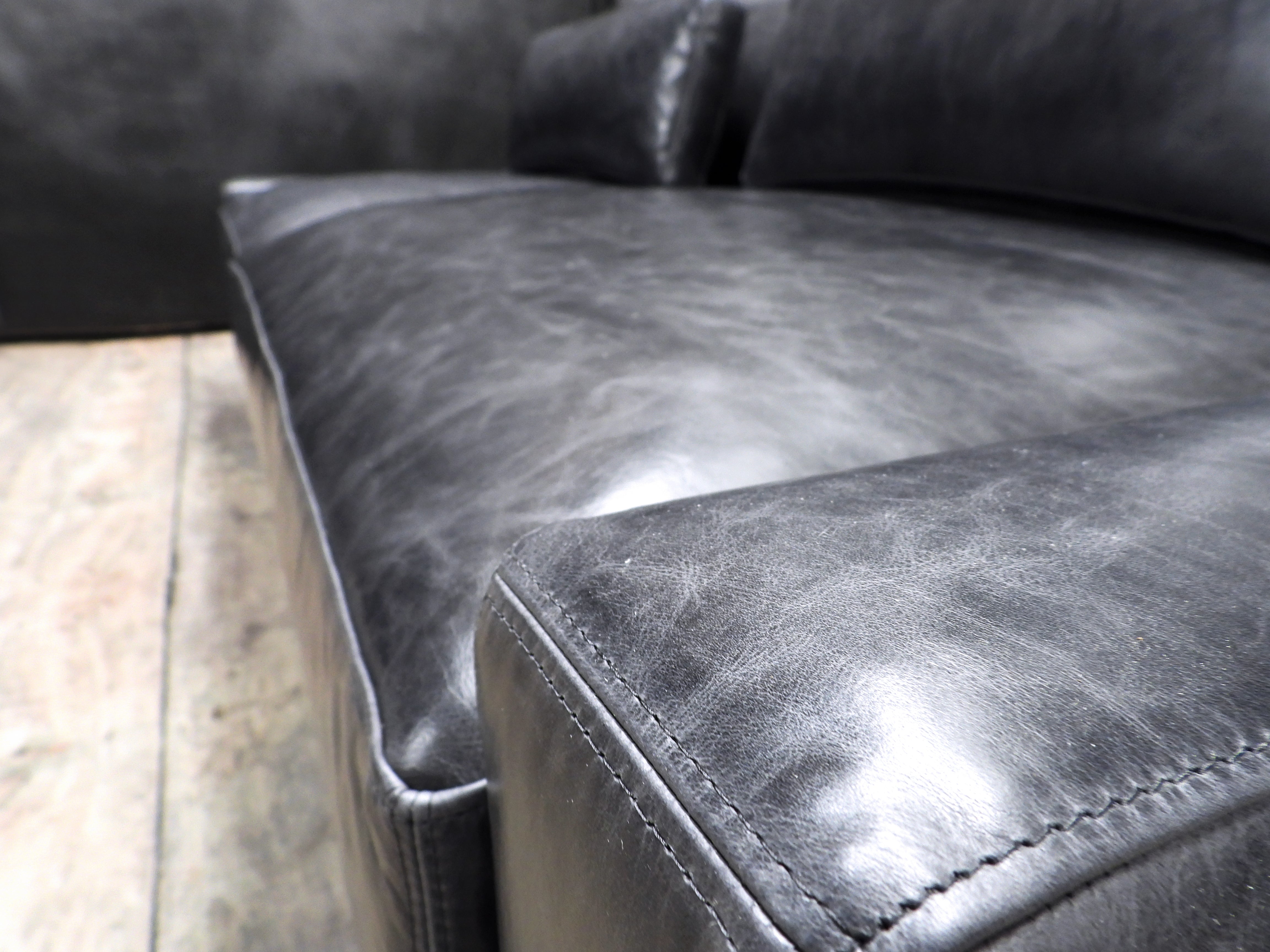 ITALIA SLOPE MODERN LEATHER SOFA