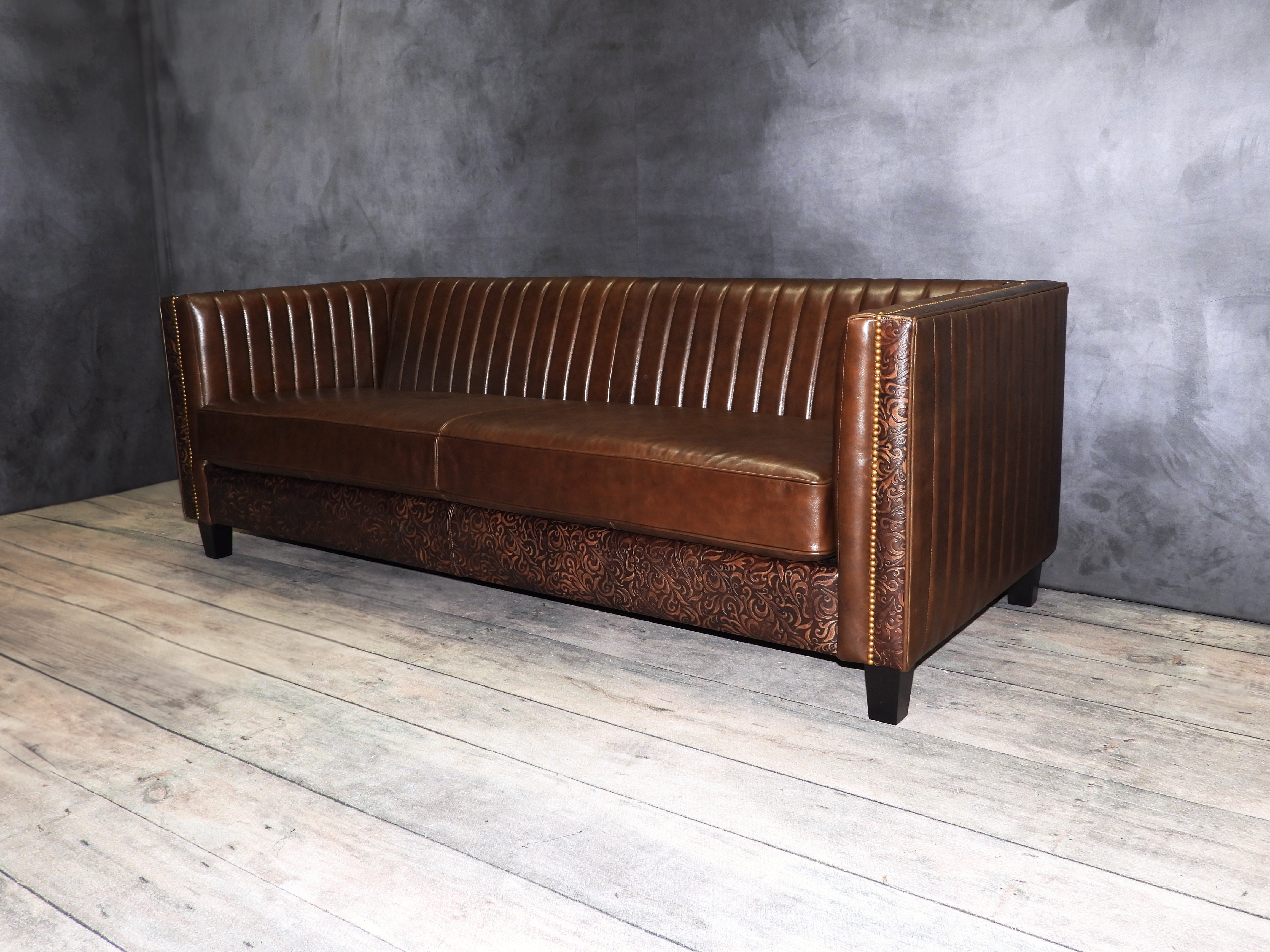 DUKE OF EARL LEATHER SOFA