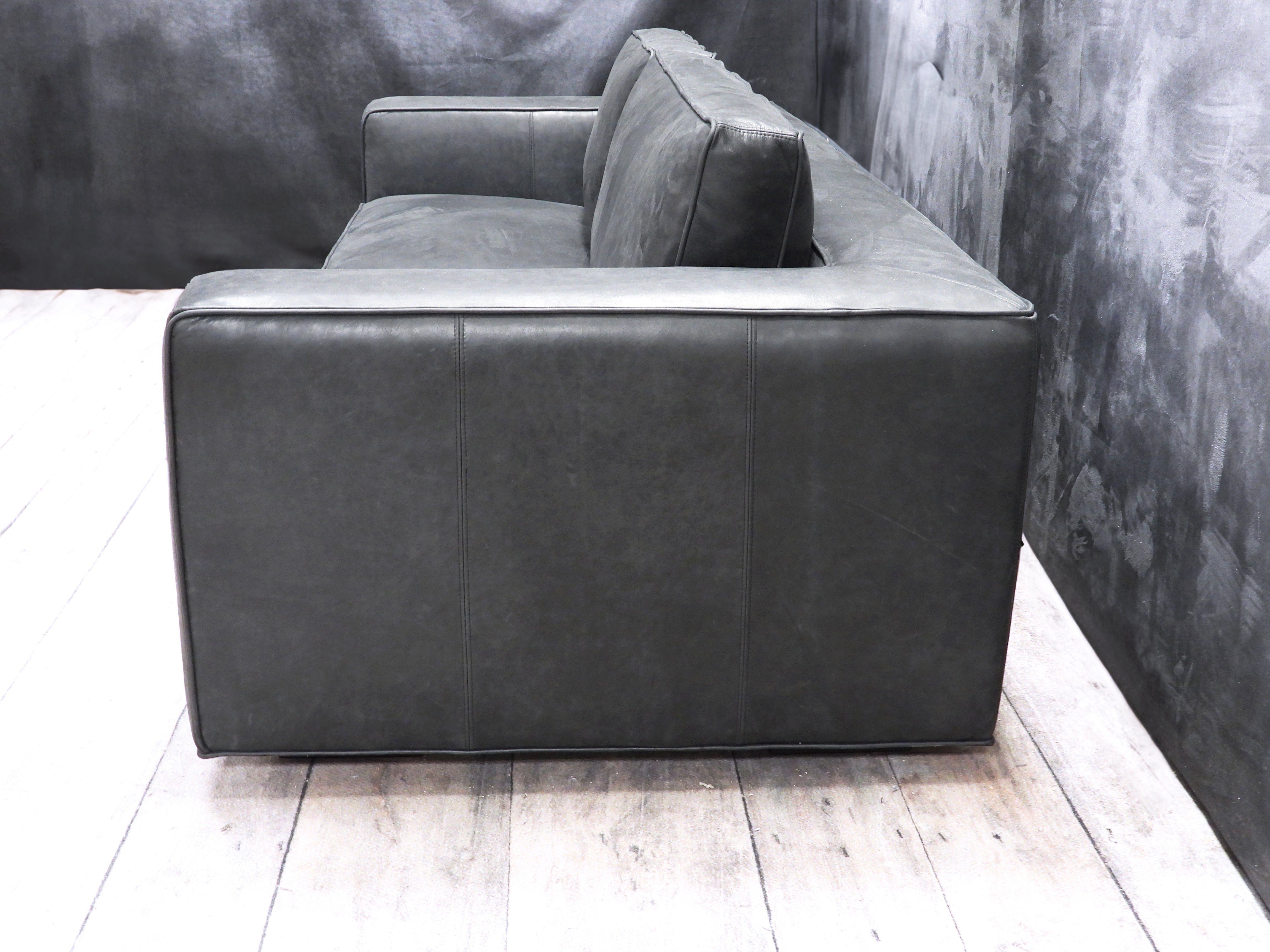 MADDEX LEATHER SOFA