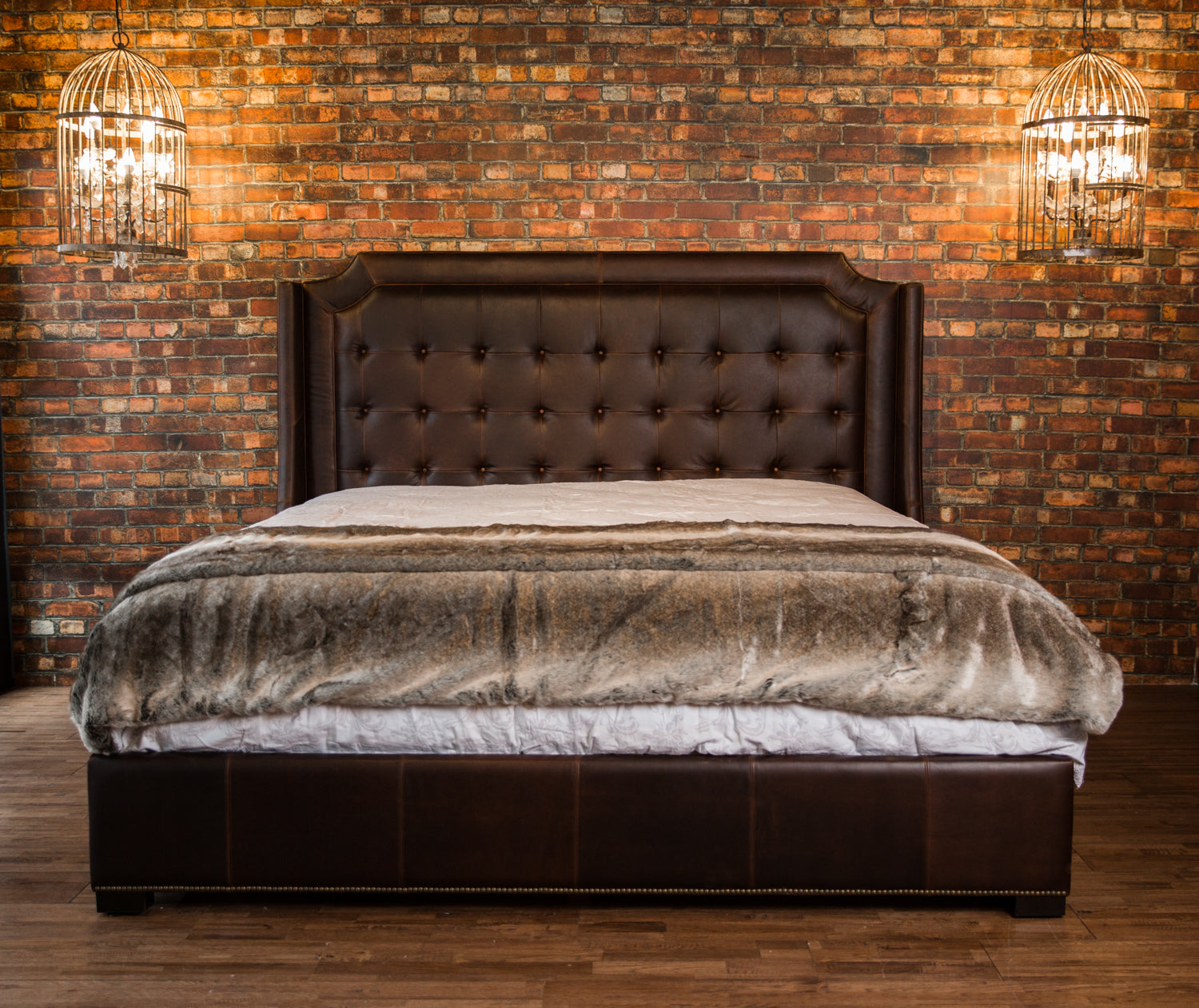 BARONESS LEATHER BED WITH WINGS