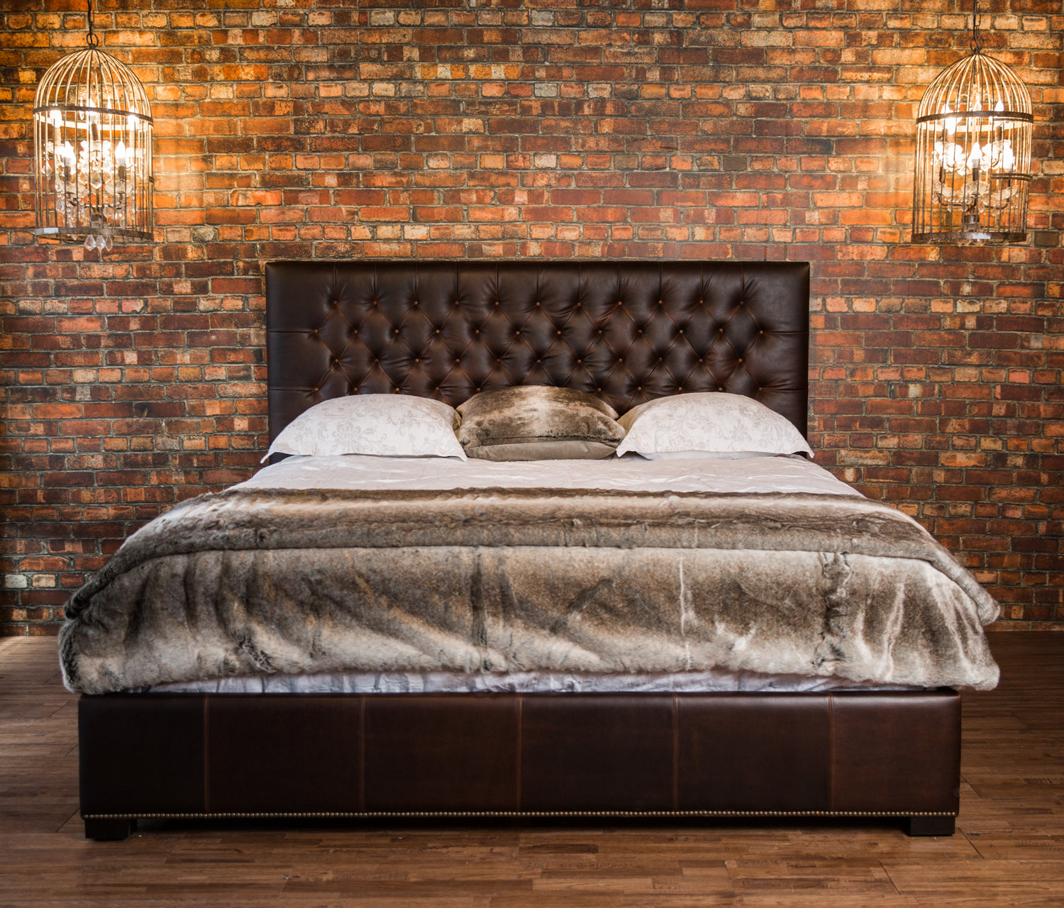 KING ARTHUR LEATHER BED