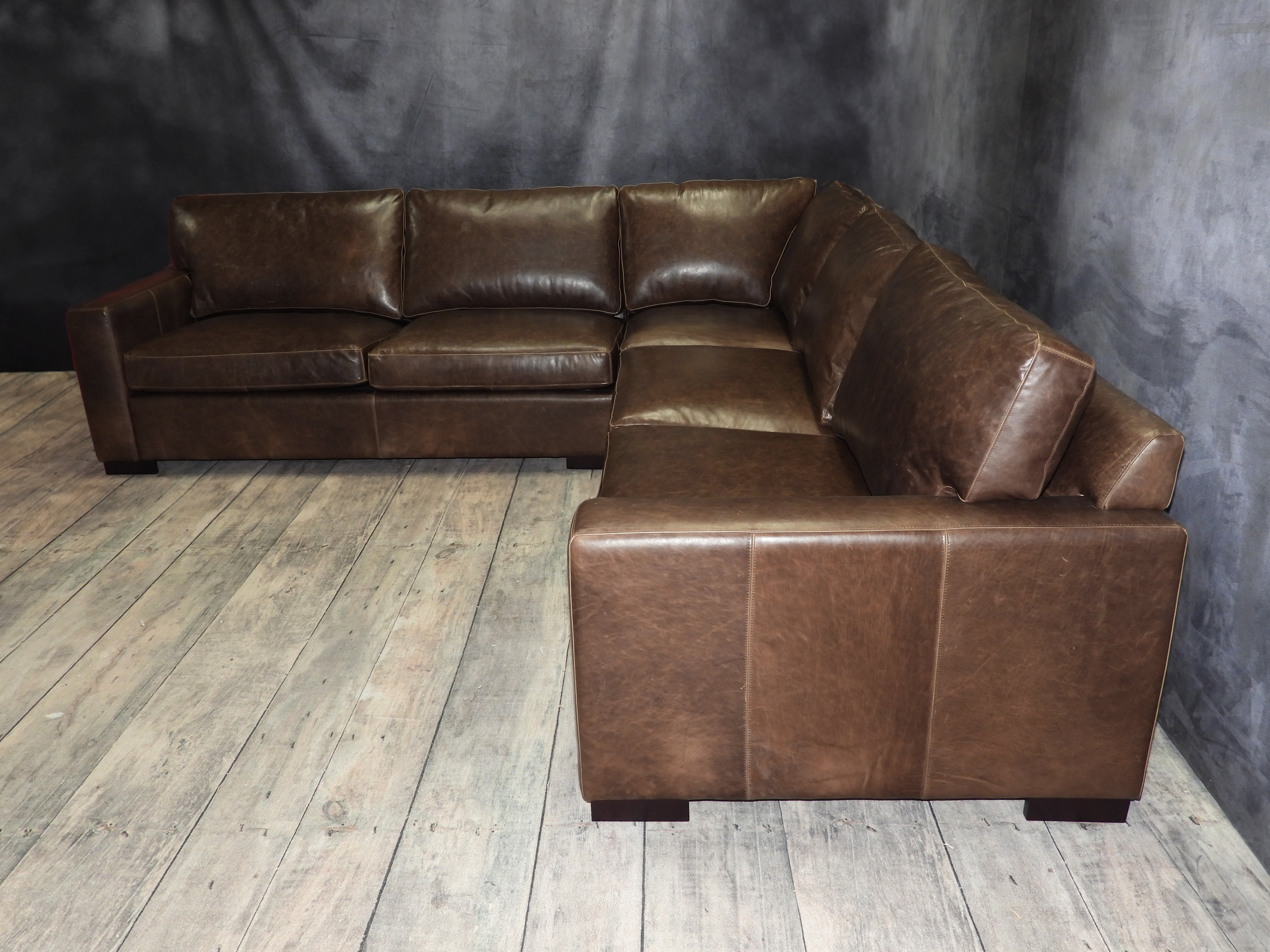 MAXIMILA LEATHER SECTIONAL