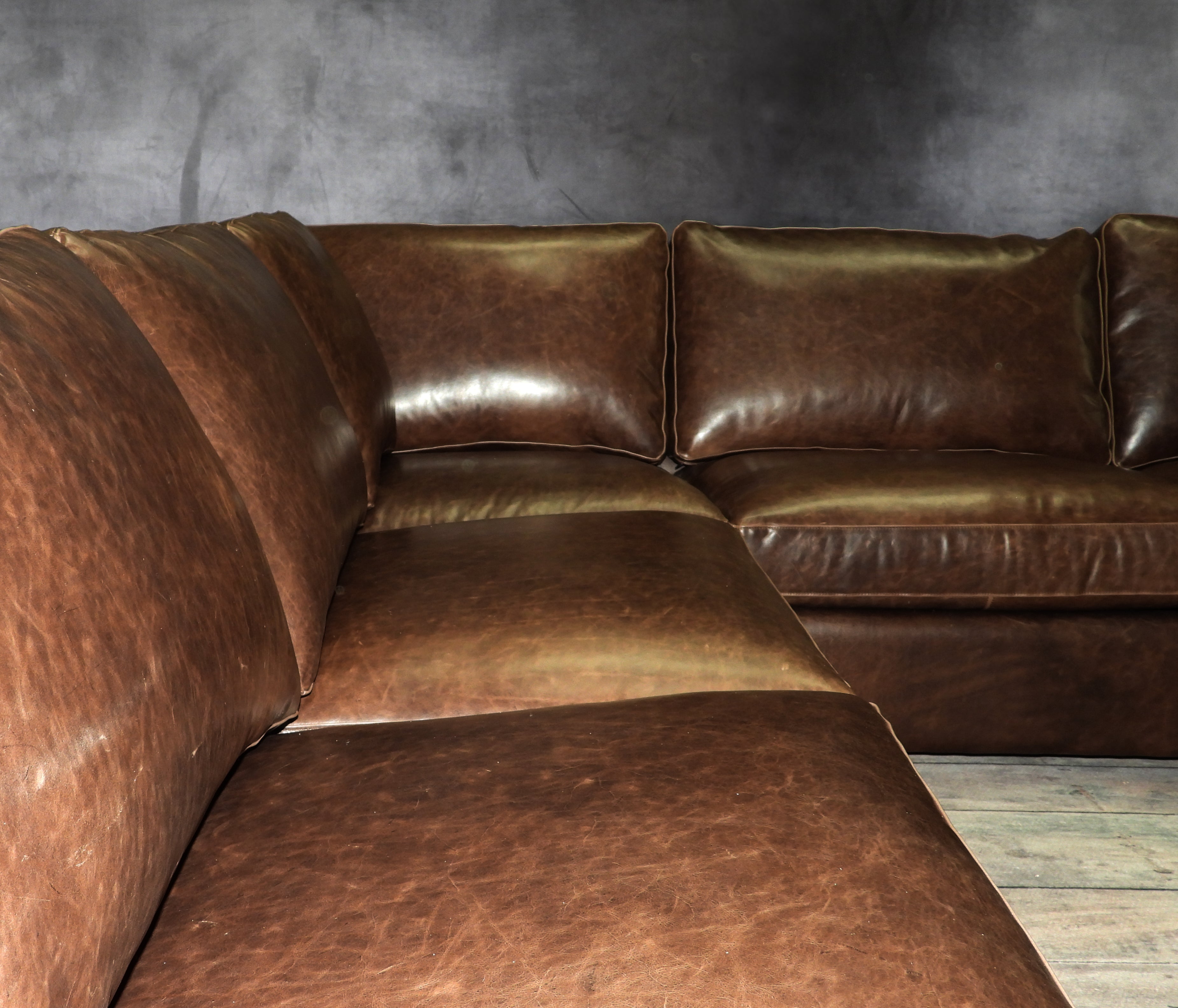 MAXIMILA LEATHER SECTIONAL