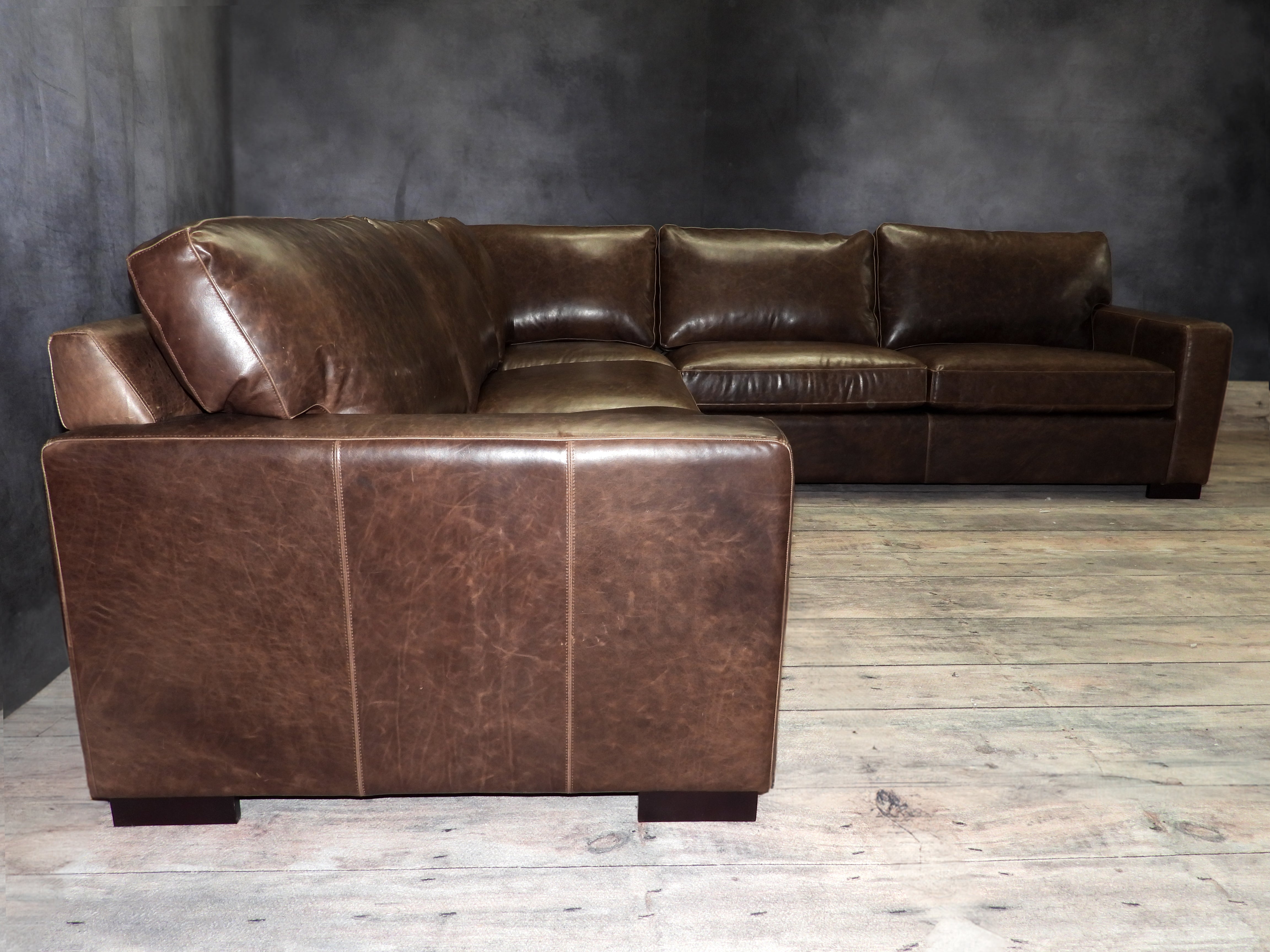 MAXIMILA LEATHER SECTIONAL