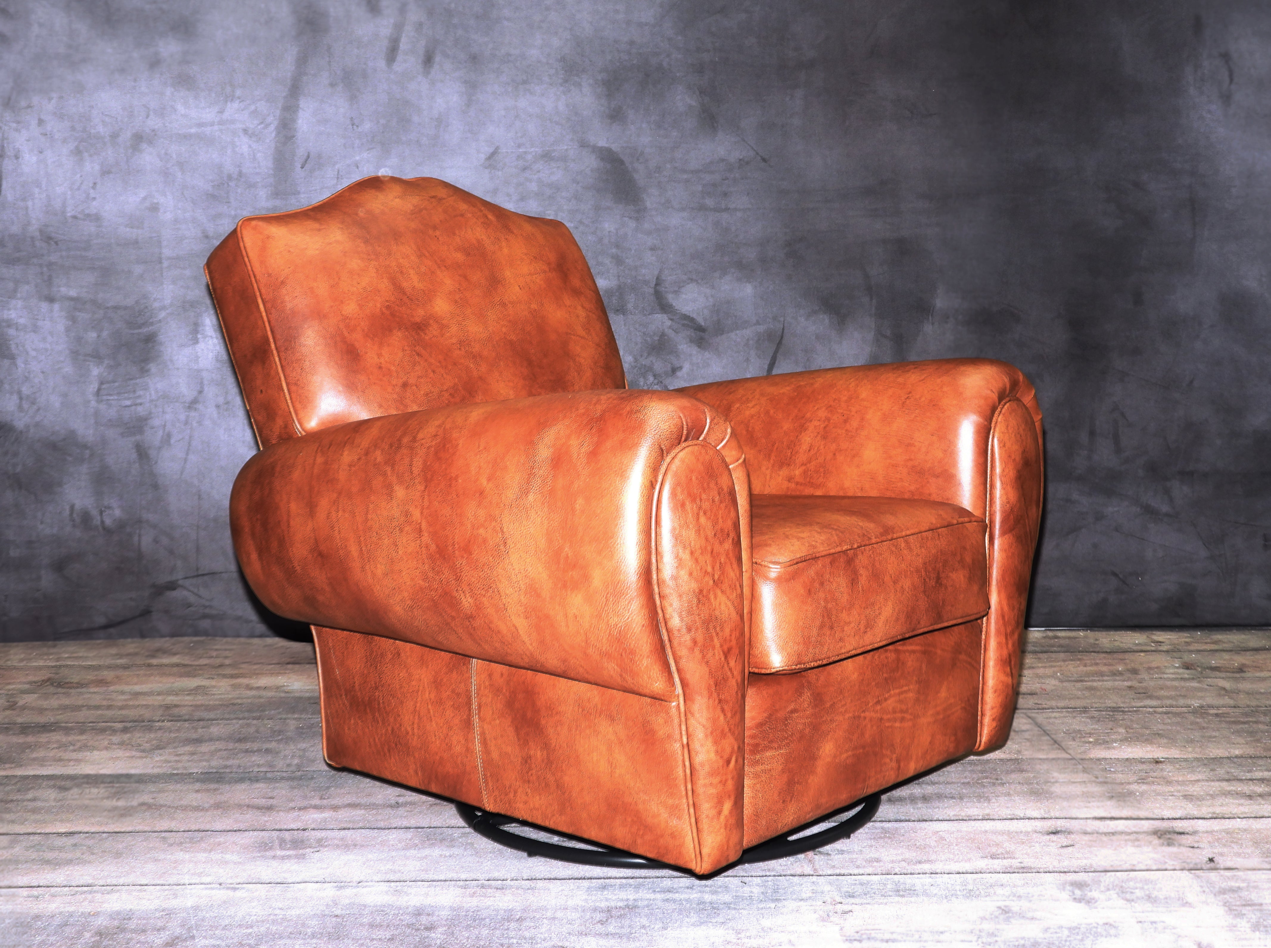 MOUSTACHE LEATHER CIGAR SWIVEL CHAIR