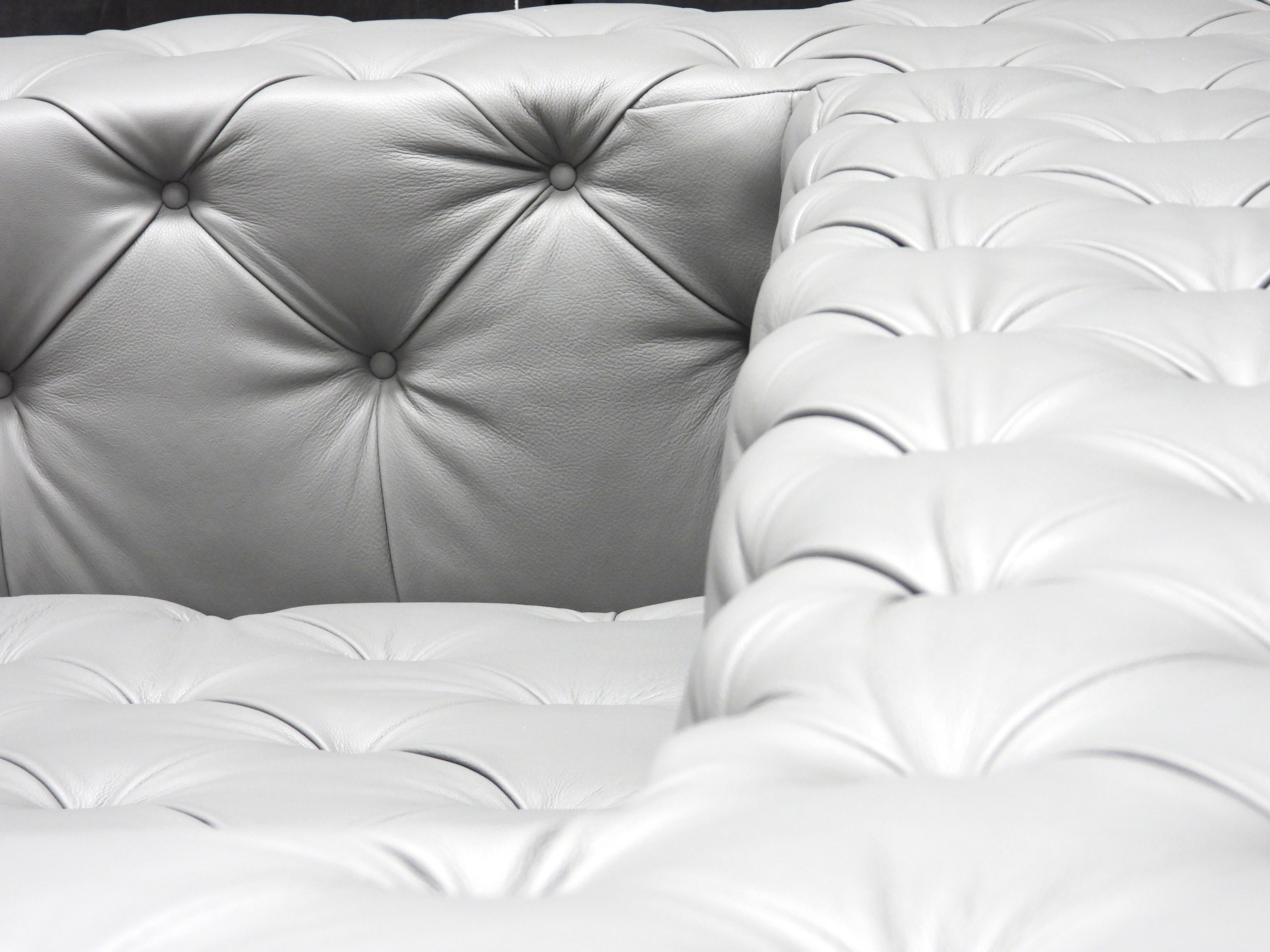 ROYAL ELEGANTE LEATHER SOFA