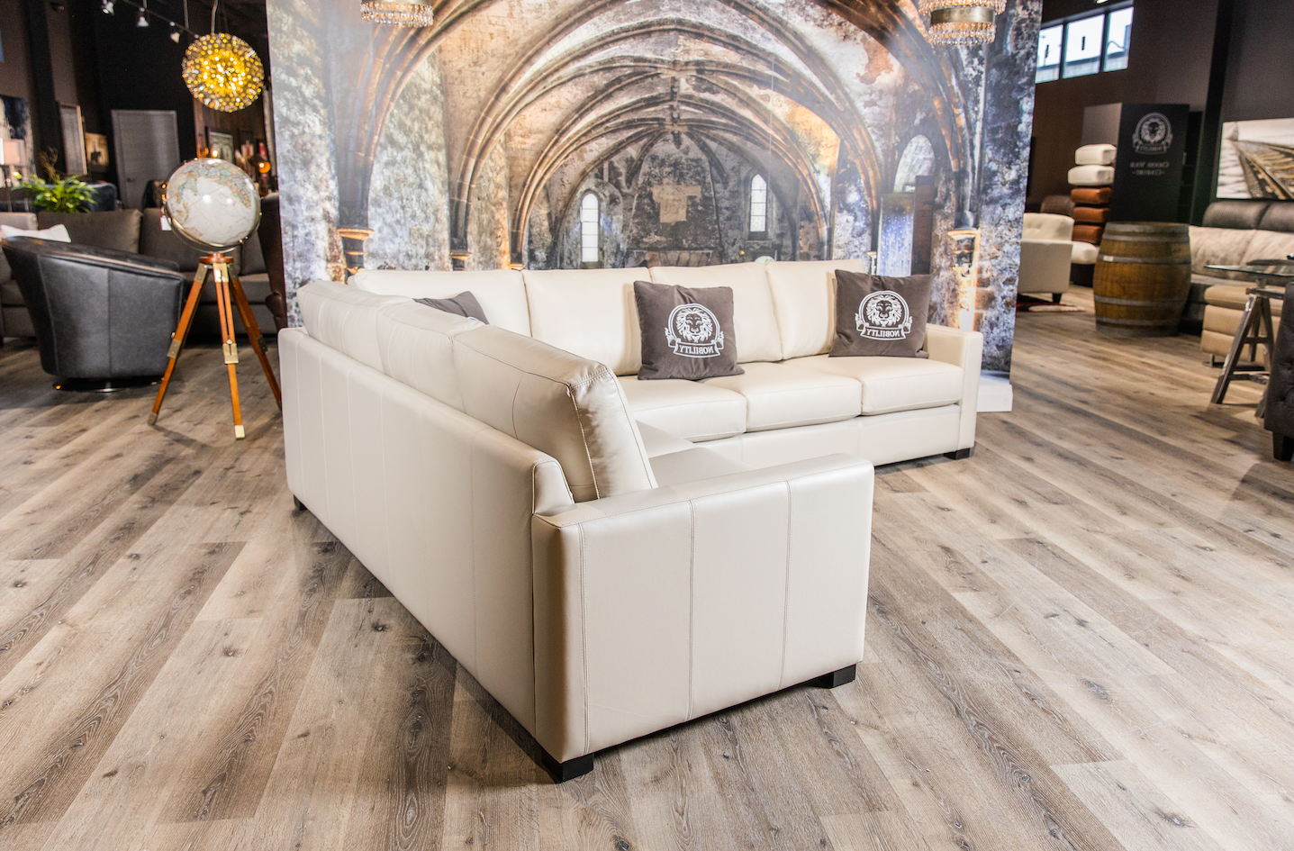 FOUR SEASONS LEATHER SECTIONAL RHF